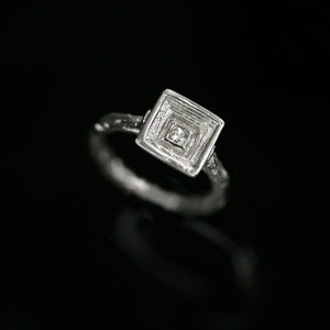 18ct white gold ring 'Cavetto' with princess diamond and handmade texture