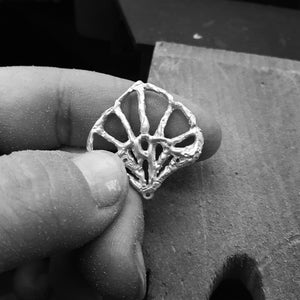 Iris Laevigata earrings in 18kt gold, rhodium plated silver, yellow diamonds and citrines, making process.