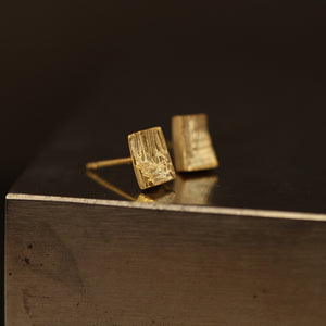 Textured 18ct gold stud earrings with ornate front and rectangular shape, stud earrings for men