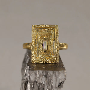 Frustum statement ring sculpted in 18kt gold wire with a 0.2ct baguette diamond, front view.
