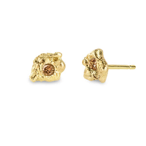 Lava Umber everyday 18kt gold stud earrings with round brown diamonds and sculptural, raw texture, detail view.