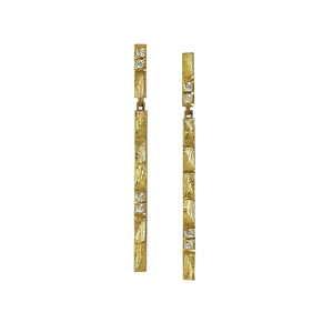 Parallax statement drop earrings in 18kt sculpted gold and architectural silhouette with 0.8ct princess-cut white diamonds.