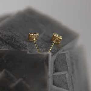 Tessara statement stud earrings in sculpted 18kt gold, back.