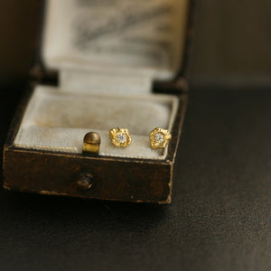 Lava Blanc everyday delicate 18kt gold stud earrngs with brilliant round white diamonds and raw texture, presented in a vinage box.